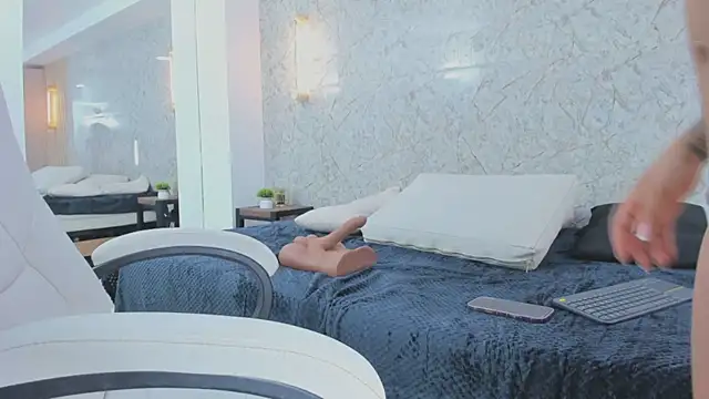 ximena case online show from 09/24/25, 12:19