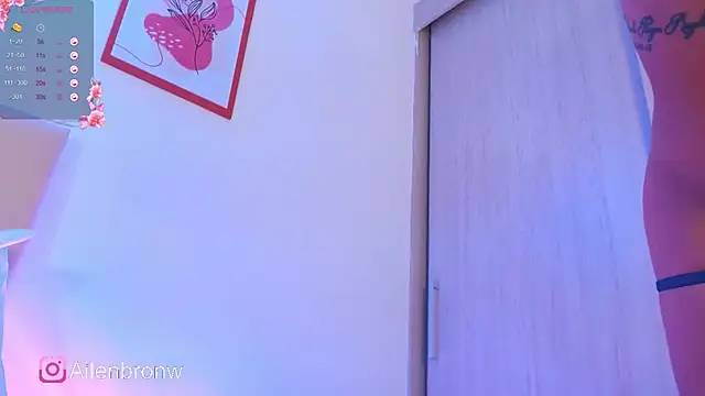 Snapshot of elianabrown chatting on 12/22/24, 03:22 elianabrown online show from 12/22/24, 03:22