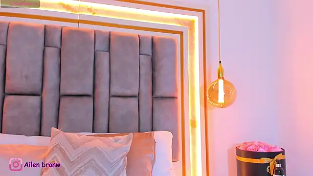 Snapshot of elianabrown chatting on 09/20/25, 08:43 elianabrown online show from 09/20/25, 08:43