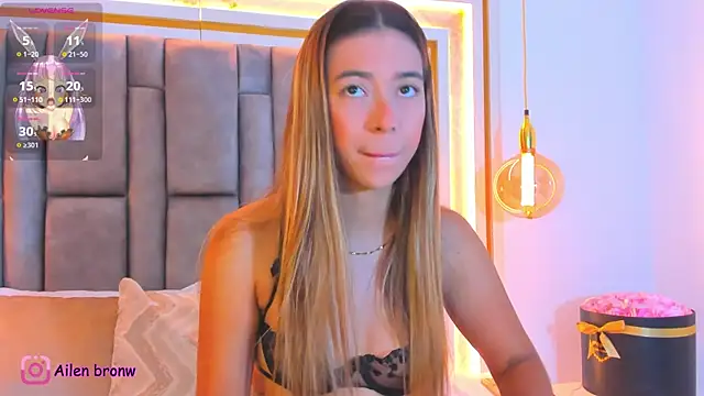 Snapshot of elianabrown chatting on 10/24/25, 10:17 elianabrown online show from 10/24/25, 10:17