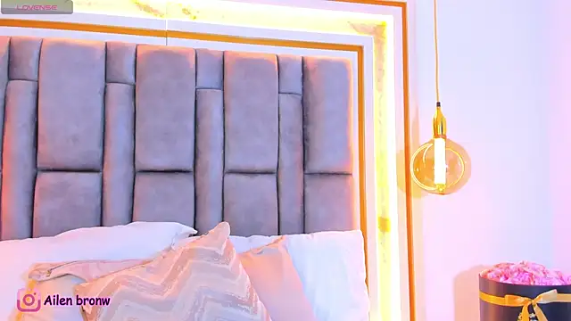 Snapshot of elianabrown chatting on 10/27/25, 11:52 elianabrown online show from 10/27/25, 11:52