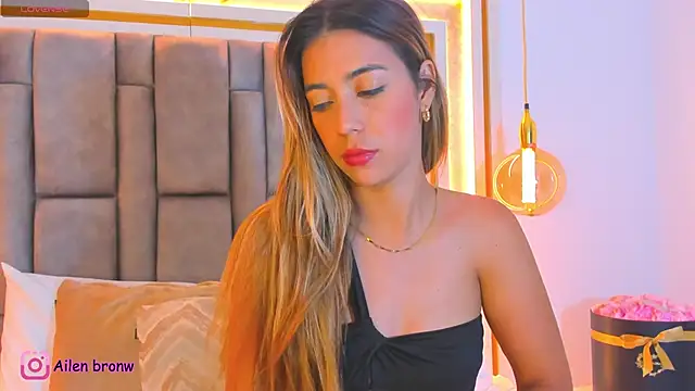 Snapshot of elianabrown chatting on 11/13/25, 10:52 elianabrown online show from 11/13/25, 10:52