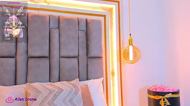 Snapshot of elianabrown chatting on 11/15/25, 10:48 elianabrown online show from 11/15/25, 10:48