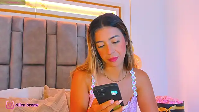 Snapshot of elianabrown chatting on 11/19/25, 10:32 elianabrown online show from 11/19/25, 10:32