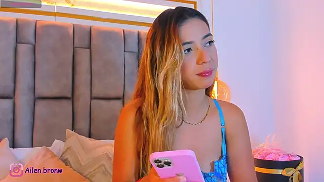 Snapshot of elianabrown chatting on 11/25/25, 10:54 elianabrown online show from 11/25/25, 10:54