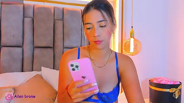 Snapshot of elianabrown chatting on 11/28/25, 11:29 elianabrown online show from 11/28/25, 11:29