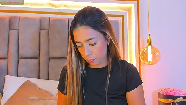 Snapshot of elianabrown chatting on 12/15/25, 10:58 elianabrown online show from 12/15/25, 10:58