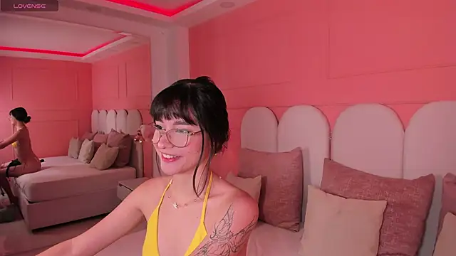 Snapshot of emilly_williams_ chatting on 12/03/24, 05:01 emilly williams online show from 12/03/24, 05:01