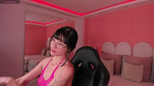 Snapshot of emilly_williams_ chatting on 12/09/24, 04:58 emilly williams online show from 12/09/24, 04:58