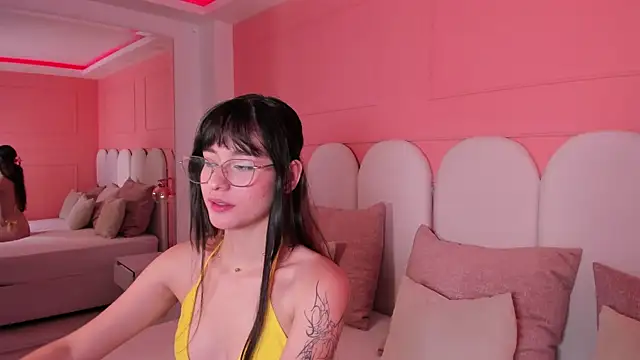 Snapshot of emilly_williams_ chatting on 12/18/24, 05:10 emilly williams online show from 12/18/24, 05:10