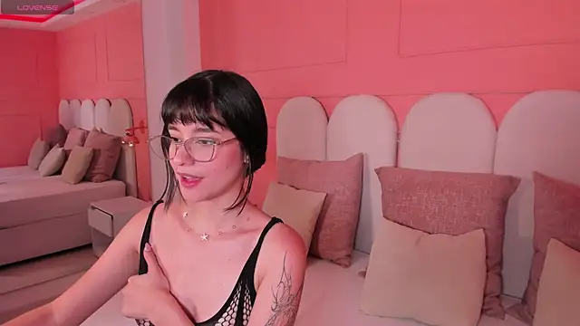 Snapshot of emilly_williams_ chatting on 12/19/24, 08:13 emilly williams online show from 12/19/24, 08:13