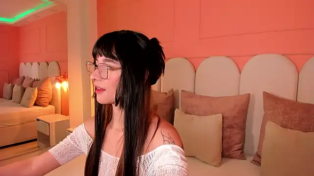 Snapshot of emilly_williams_ chatting on 03/17/25, 04:54 emilly williams online show from 03/17/25, 04:54