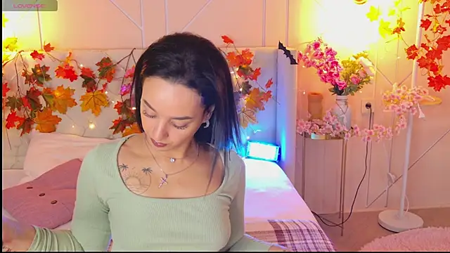 Lolly Neal online show from 11/11/25, 04:56