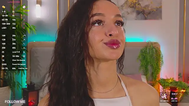 Snapshot of Lolly_Neal chatting on 04/13/26, 03:39 Lolly Neal online show from 04/13/26, 03:39