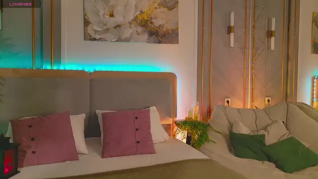 Snapshot of Lolly_Neal chatting on 04/22/26, 03:35 Lolly Neal online show from 04/22/26, 03:35