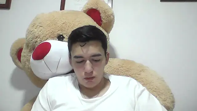 Snapshot of Estebitan_vm chatting on 10/15/25, 04:45 Estebitan vm online show from 10/15/25, 04:45