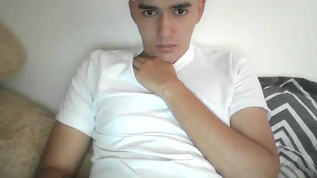 Snapshot of Estebitan_vm chatting on 11/11/25, 01:33 Estebitan vm online show from 11/11/25, 01:33