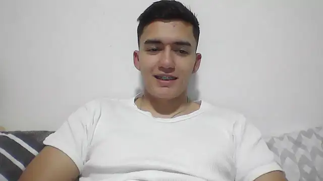 Snapshot of Estebitan_vm chatting on 11/13/25, 03:49 Estebitan vm online show from 11/13/25, 03:49