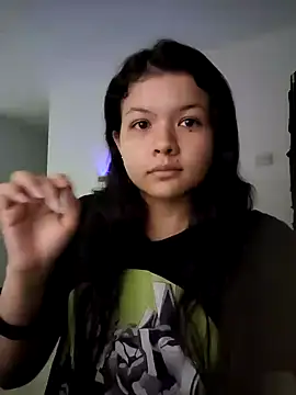 Snapshot of azumiichan chatting on 12/03/24, 04:14 azumiichan online show from 12/03/24, 04:14