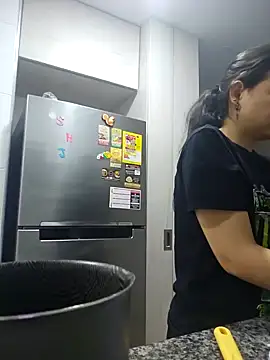 Snapshot of azumiichan chatting on 12/21/24, 04:19 azumiichan online show from 12/21/24, 04:19