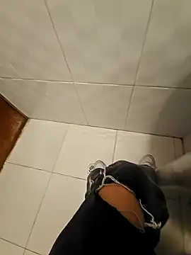 Snapshot of azumiichan chatting on 01/24/25, 08:43 azumiichan online show from 01/24/25, 08:43