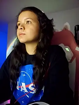 Snapshot of azumiichan chatting on 02/08/25, 04:03 azumiichan online show from 02/08/25, 04:03