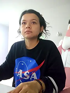 Snapshot of azumiichan chatting on 03/20/25, 04:18 azumiichan online show from 03/20/25, 04:18