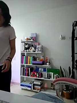 Snapshot of azumiichan chatting on 03/21/25, 04:06 azumiichan online show from 03/21/25, 04:06