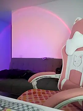 Snapshot of azumiichan chatting on 09/13/25, 12:43 azumiichan online show from 09/13/25, 12:43