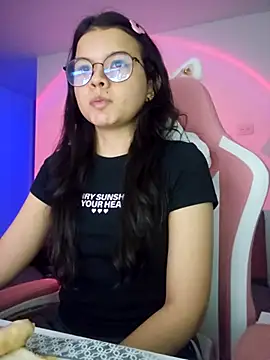 Snapshot of azumiichan chatting on 09/17/25, 11:06 azumiichan online show from 09/17/25, 11:06