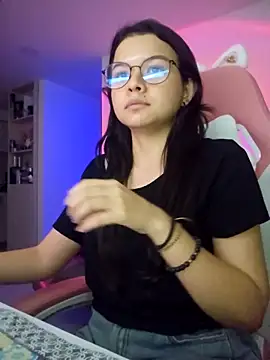 Snapshot of azumiichan chatting on 09/19/25, 11:49 azumiichan online show from 09/19/25, 11:49