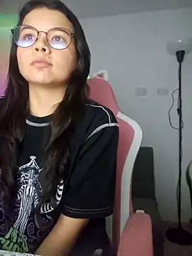 Snapshot of azumiichan chatting on 09/27/25, 12:15 azumiichan online show from 09/27/25, 12:15