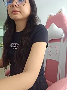 Snapshot of azumiichan chatting on 10/03/25, 04:04 azumiichan online show from 10/03/25, 04:04