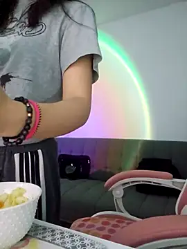 Snapshot of azumiichan chatting on 10/08/25, 12:30 azumiichan online show from 10/08/25, 12:30