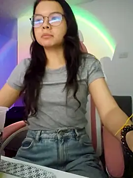 Snapshot of azumiichan chatting on 10/08/25, 11:57 azumiichan online show from 10/08/25, 11:57