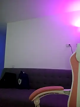 Snapshot of azumiichan chatting on 10/17/25, 12:14 azumiichan online show from 10/17/25, 12:14