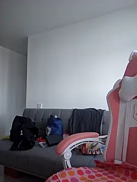 Snapshot of azumiichan chatting on 10/18/25, 01:23 azumiichan online show from 10/18/25, 01:23