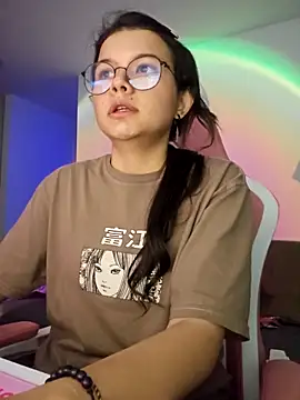 Snapshot of azumiichan chatting on 10/19/25, 11:27 azumiichan online show from 10/19/25, 11:27