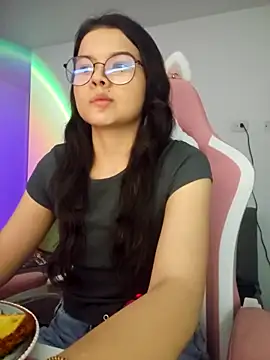 Snapshot of azumiichan chatting on 10/21/25, 12:00 azumiichan online show from 10/21/25, 12:00