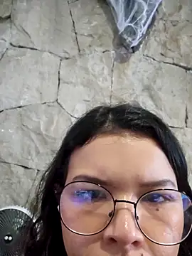 Snapshot of azumiichan chatting on 10/29/25, 05:58 azumiichan online show from 10/29/25, 05:58