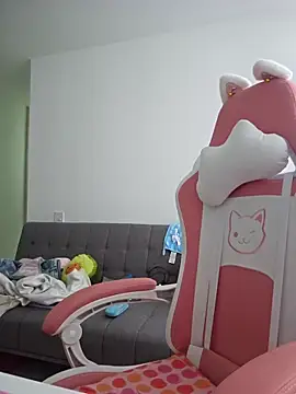 Snapshot of azumiichan chatting on 11/06/25, 02:07 azumiichan online show from 11/06/25, 02:07