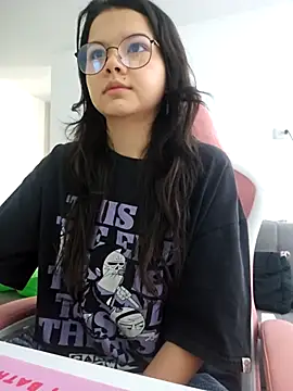 Snapshot of azumiichan chatting on 11/08/25, 01:33 azumiichan online show from 11/08/25, 01:33