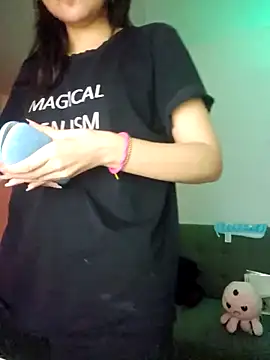 Snapshot of azumiichan chatting on 11/20/25, 12:11 azumiichan online show from 11/20/25, 12:11