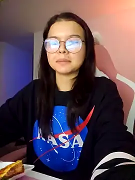 Snapshot of azumiichan chatting on 11/27/25, 12:13 azumiichan online show from 11/27/25, 12:13