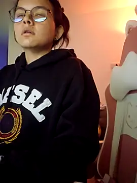 Snapshot of azumiichan chatting on 11/28/25, 12:13 azumiichan online show from 11/28/25, 12:13