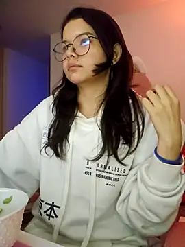 Snapshot of azumiichan chatting on 12/02/25, 12:16 azumiichan online show from 12/02/25, 12:16