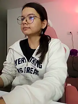 Snapshot of azumiichan chatting on 12/17/25, 12:05 azumiichan online show from 12/17/25, 12:05