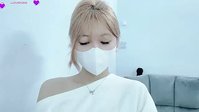 Snapshot of tanhxiu chatting on 02/21/25, 09:32 tanhxiu online show from 02/21/25, 09:32