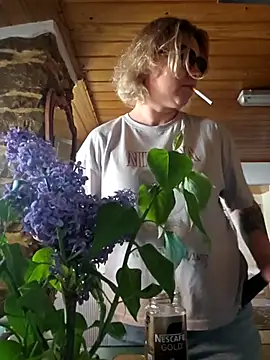 Snapshot of zarina3003 chatting on 04/02/26, 01:31 zarina3003 online show from 04/02/26, 01:31