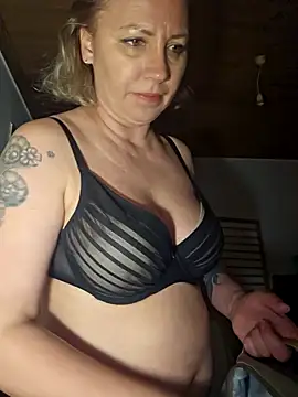 Snapshot of zarina3003 chatting on 04/03/26, 01:36 zarina3003 online show from 04/03/26, 01:36